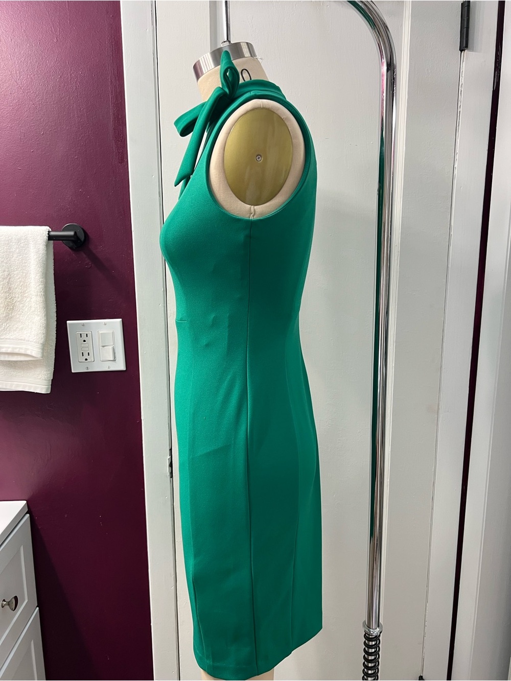 Calvin Klein Sleeveless Emerald Bow-Tie Sheath Dress - Picture 4 of 9